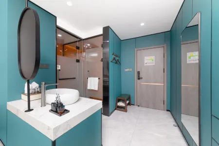 Yuanshan Hotel (Huayin Huashan Scenic Area Branch)