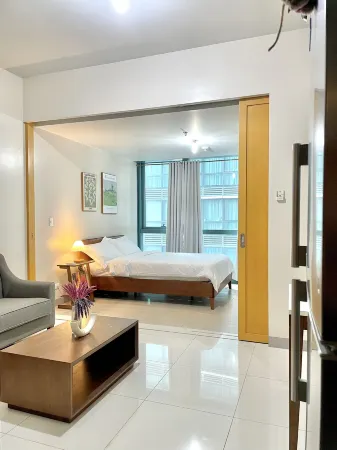 Thompson Suites BGC (One Uptown Residences)