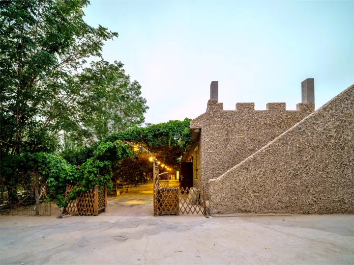 Dunhuang Hu Yang Inn