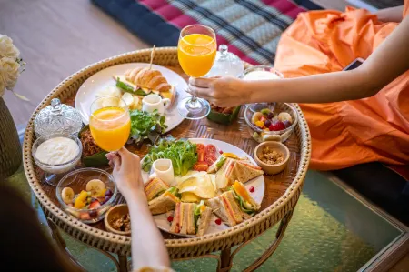 One Dhatu Ayutthaya Premium Homestay Отели рядом с достопримечательностью «Wat Lokayasutharam»