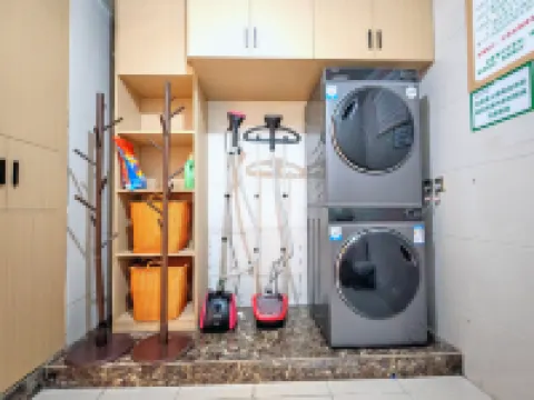 Vienna International Hotel (Leshan high-speed railway station Jiaxing road gourmet street shop)