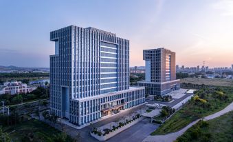 Yantai Penglai Administrative Service Center Atour Hotel