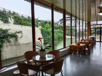 Shengquan Manor · White Stone · Snowy Lakeview Resort Manor (Baishuitai) Hotel dekat Baishuitai
