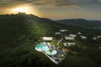 Squirrel Kingdom Forest Homestay - Rooftop Pools