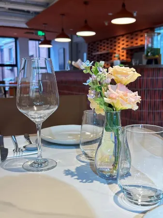 Shanghai Mia Hotel (Shaanxi South Road) Отели рядом с достопримечательностью «Shanghai Normal University Stadium (Xuezheng Road)»