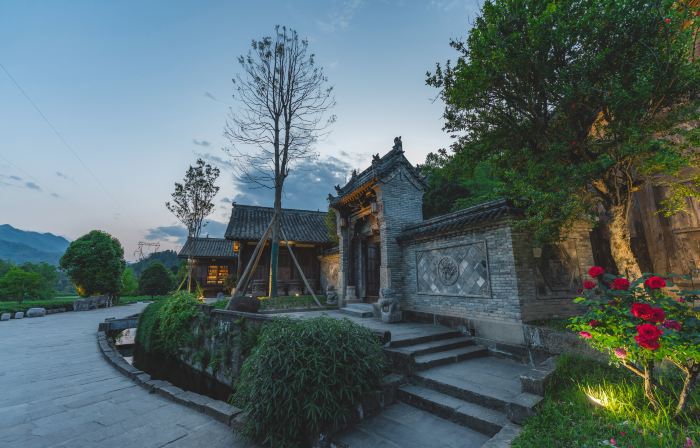 Qujia Courtyard Guesthouse
