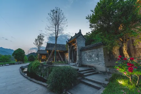 Qujia Courtyard Guesthouse Отели в г. Нинцян