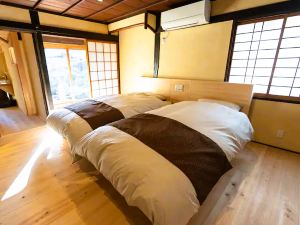 Tetsu-juro （former Ogunis residence） ,  Himeji Castles back parlor-like"400-year-old inn"