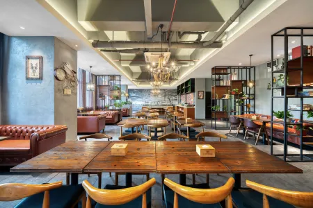 Mia Jing Ting Hotel(Baiyin Road Subway Station) Отели рядом с достопримечательностью «Jiading Wistaria Garden»