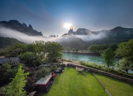 He Su Resorts Отели рядом с достопримечательностью «Shenxianju»