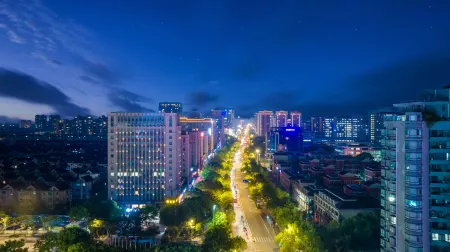 Homeinn · Aifeel Hotel (Haining Intime City Haichang Road Subway Station)