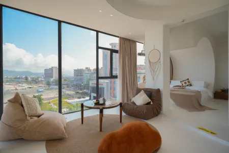 Sunset, Sicilian Beauty (Huidong Double Moon Bay lovers embankment shop) Отели рядом с достопримечательностью «Turtle National Reserve Areas»