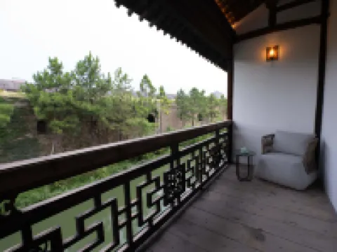 Yanguan Chaoyuezhicheng Xuande Gate Hotel Hotels in Haining