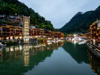 Kechao Light Luxury Hotel (Fenghuang Ancient City Scenic Area Hongqiao Branch) - Romantic