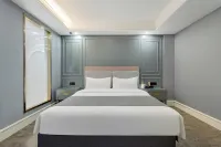 LANOU Hotel (Huai'an Heping Road Wanda Plaza)