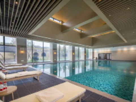 Yanguan Chaoyuezhicheng Xuande Gate Hotel Hotels in Haining