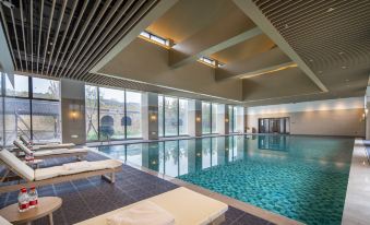 Yanguan Chaoyuezhicheng Xuande Gate Hotel