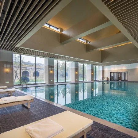 Yanguan Chaoyuezhicheng Xuande Gate Hotel
