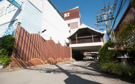 B2 Chang Phueak Gate Premier Hotel Отели в г. Чиангмай