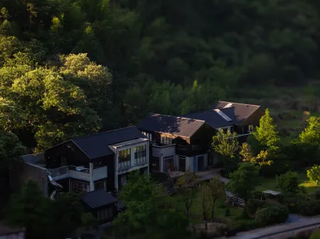 WhatFun Guesthouse Отели рядом с достопримечательностью «Shenxianju»