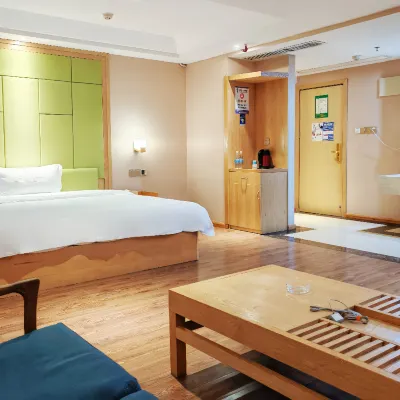 Longwu View Hotel (Guiyang Huaguoyuan Shopping Center White House) Отели рядом с достопримечательностью «Парк Киялинг»