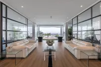 Seaside Studio / Ocean-View Pool & Green Balcony