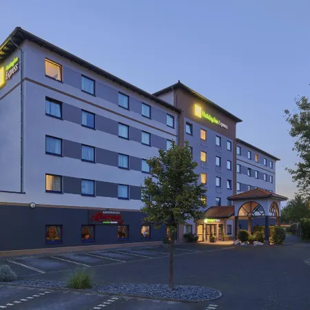 Holiday Inn Express COLOGNE - TROISDORF by IHG Отели рядом с достопримечательностью «Ванхайде»