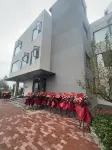 Courtyard with Dianchi Lake View Hotels in Colorful Yunnan Paradise