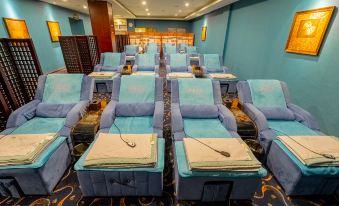 Rongchen International Holiday Hotel