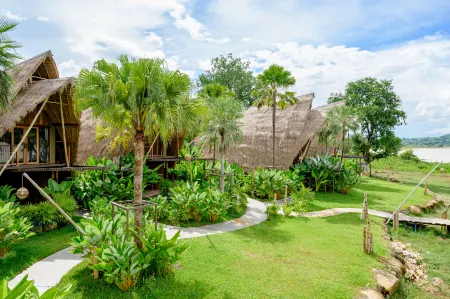 Earth Elements Eco Resort Отели в г. Pak Thong Chai