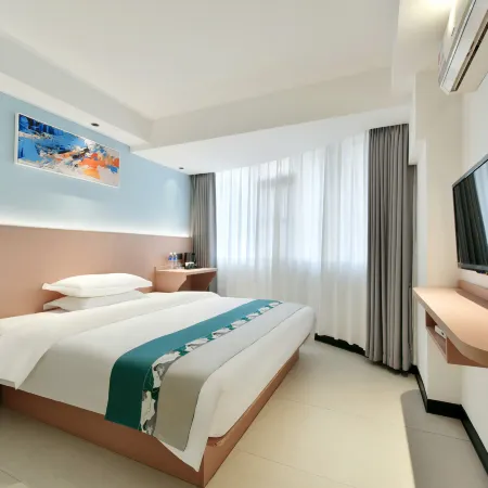 Xincai Hotel (Nanning Chaoyang Square Railway Station Subway Station Store)