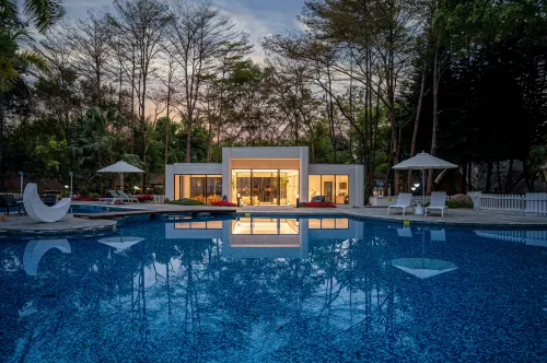 Xiangxieli Nanguo Wenquan Resort Hotel (Jiahe City)