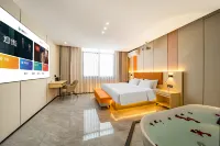 Cloud Holiday Hotel (Zhangzhou Changtai Hello Plaza Store)