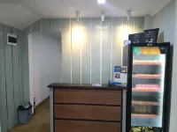 Mamifokobo Guest House Hotels near Puncak Pass