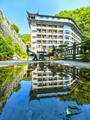錦鯉山崖舍·懸崖飯店 建始縣烈士陵園附近的飯店
