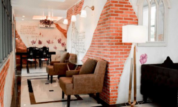 RQ Bangkok Sukhumvit 107 by Collection O