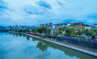 Wan Tsui Tong Riverside Hotel