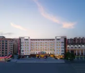 新城國際大酒店（茂名市信宜竇州里文化創意街玉都公園店） 鄰近信宜市高城水庫濕地公園-觀光塔的酒店