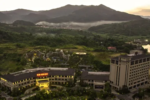 Phoenix City Hot Spring Resort
