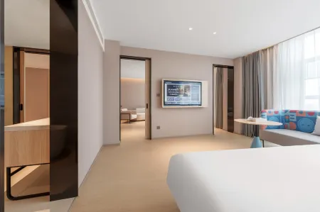 Home Inn (Kuche Pedestrian Street Branch) Отели рядом с достопримечательностью «Qingchengqiang Site»