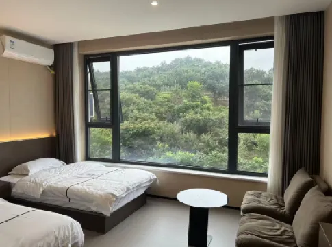 Tangquan Xiangshe Hotels near Fenghuangling