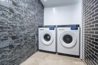 Xiaoyue Qinglan Garden Private Hot Spring Hotel (Lixiao Road Branch, Bipenggou Scenic Area)