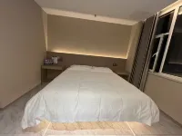 Three People Smart Hotel