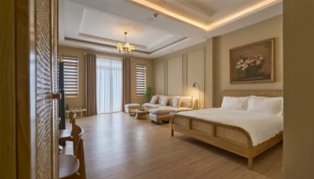 COLE APARTMENT & HOTEL Parish Chau Nam周辺のホテル