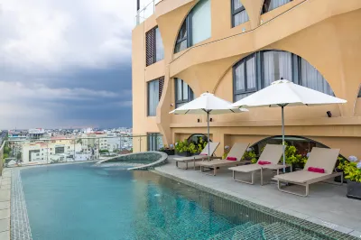 The Iris Signature Hotel and Spa Các khách sạn gần Công viên Vincom Xuân Khánh