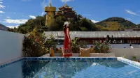 Chantia·Left Bank | French Designer Hotel (Dukezong Ancient Town Giant Buddha Prayer Wheel Shop)