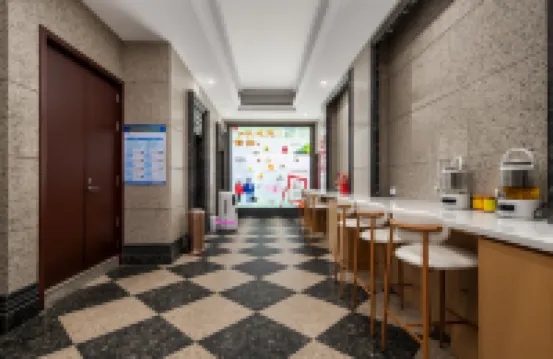 Sunny·Sunshine Selected Hotel (Xinyang Railway Station Tianrun Plaza Branch)