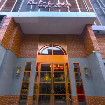 Ratchada Boutique Hotel Отели рядом с достопримечательностью «Ратчада Сой 6»