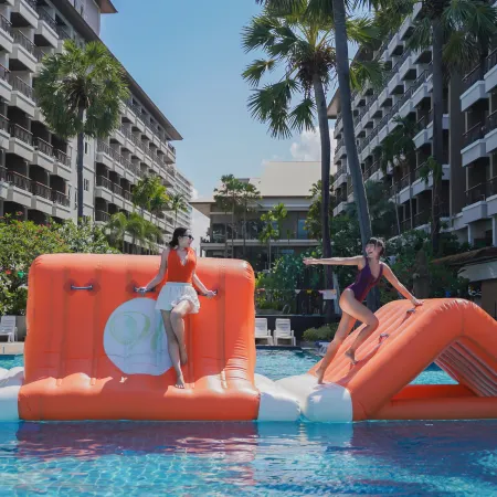Welcome World Beachfront Resort Pattaya - Family Friendly