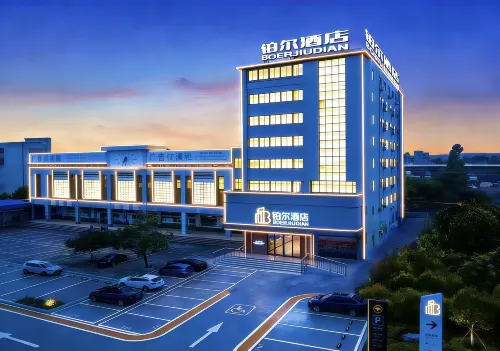 Bo'er Hotel (Xuwen Station) - Parking